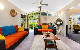 Retro 4 Bedroom Home, Warm And Welcoming, Quiet Location