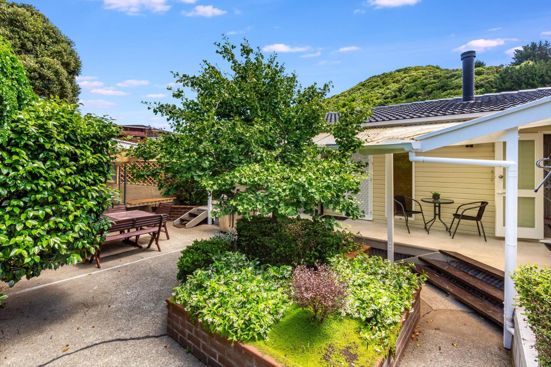 Retro 4 Bedroom Home, Warm And Welcoming, Quiet Location Porirua Exterior photo