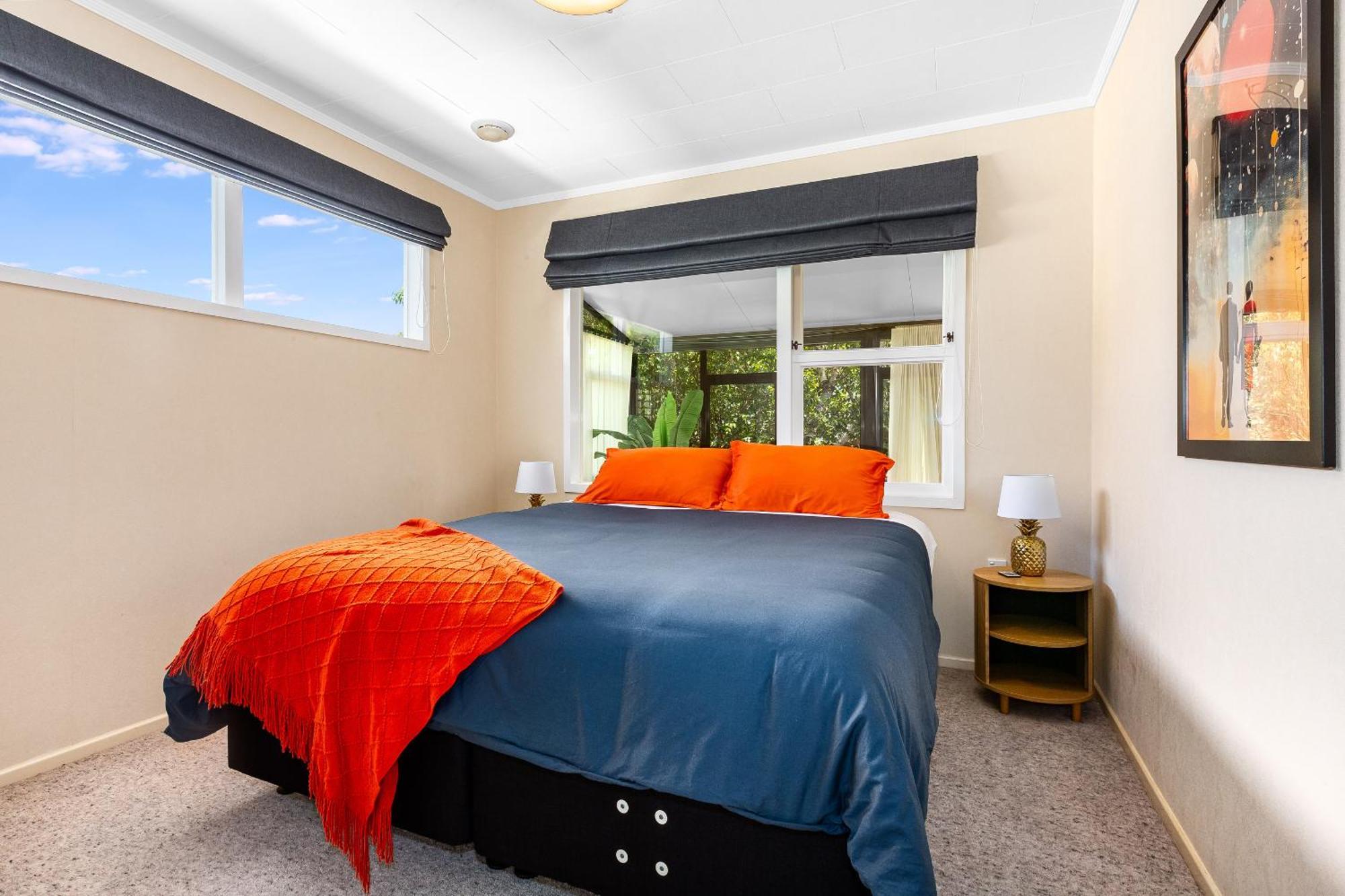 Retro 4 Bedroom Home, Warm And Welcoming, Quiet Location Porirua Exterior photo