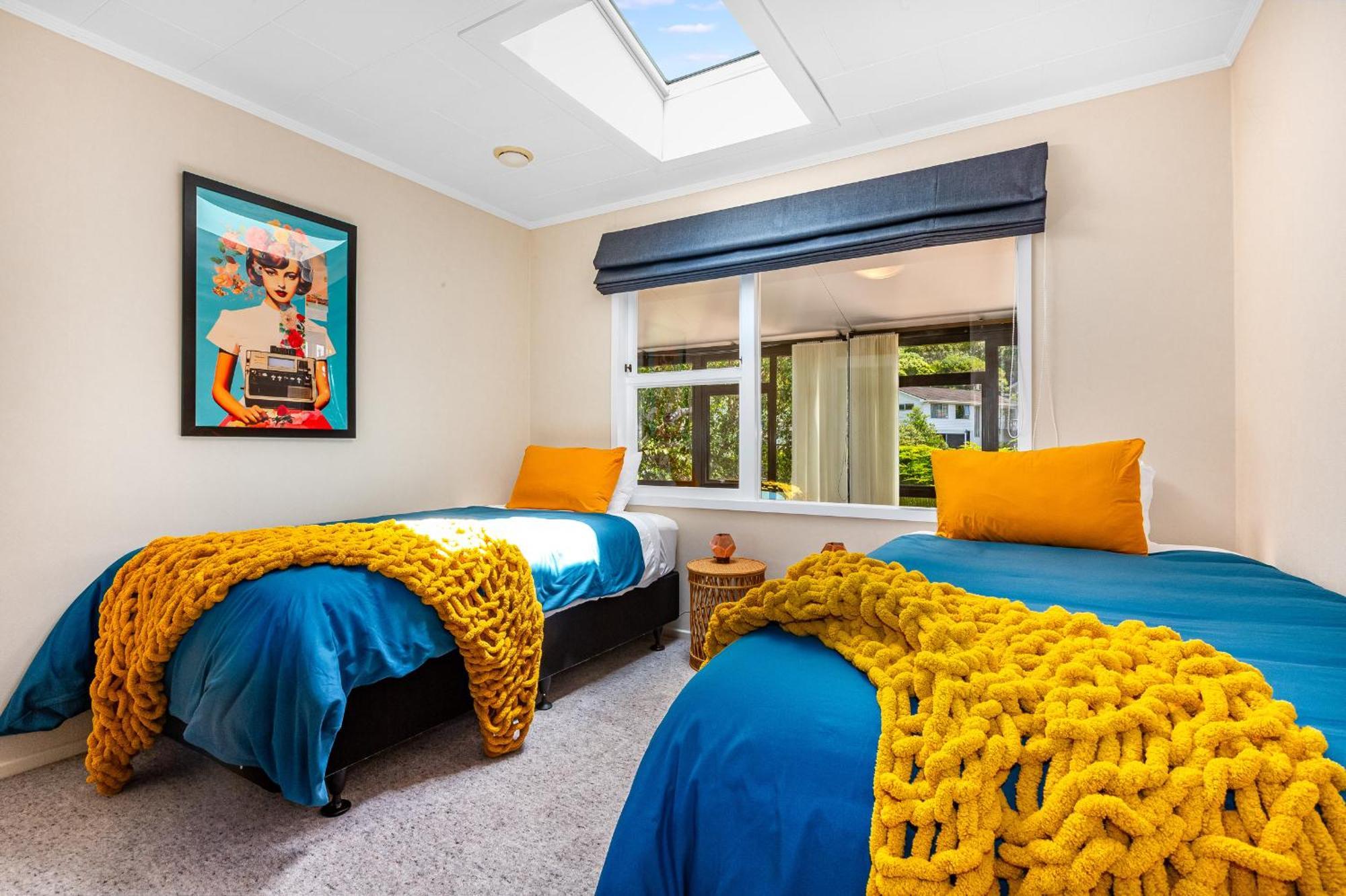 Retro 4 Bedroom Home, Warm And Welcoming, Quiet Location Porirua Exterior photo