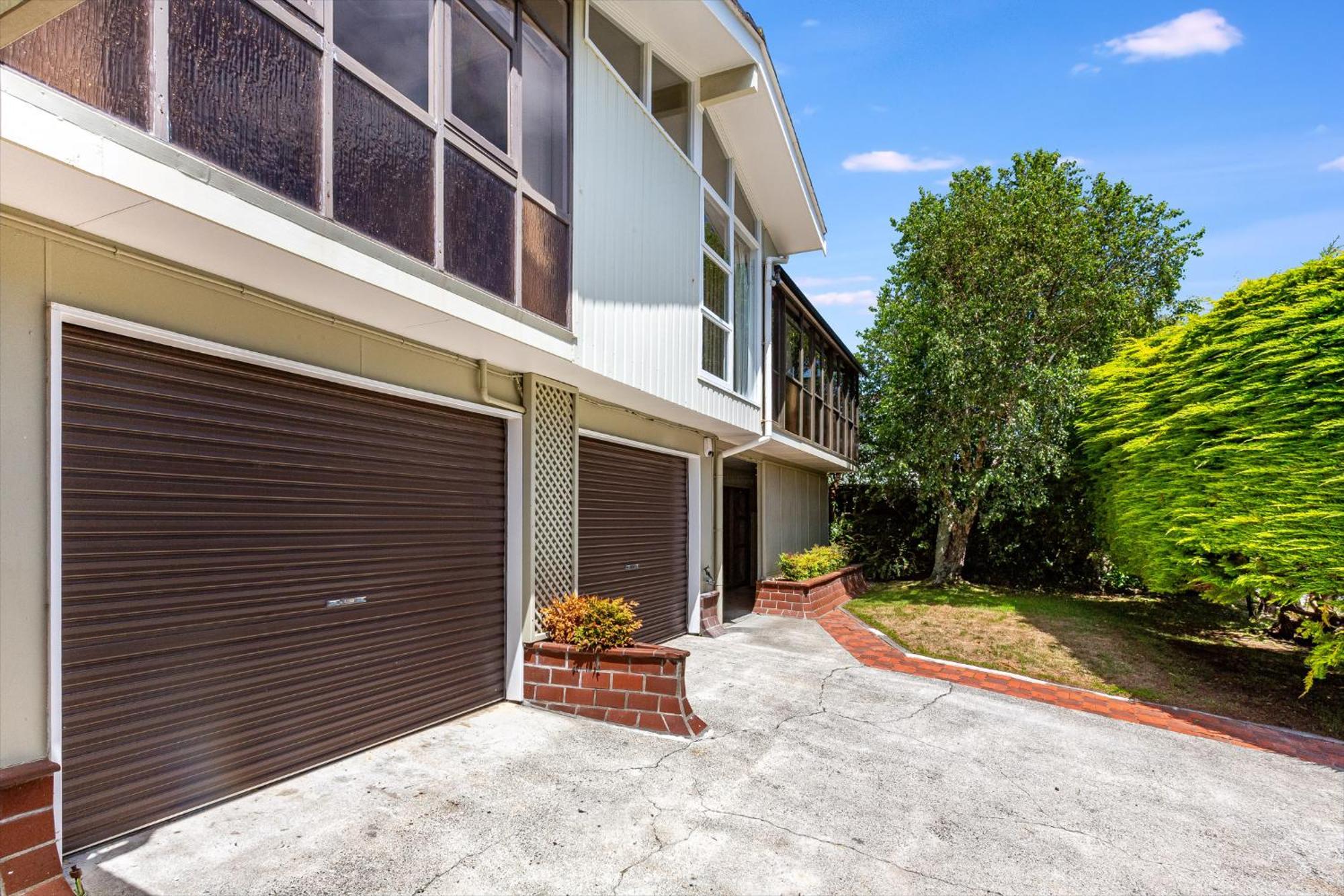 Retro 4 Bedroom Home, Warm And Welcoming, Quiet Location Porirua Exterior photo