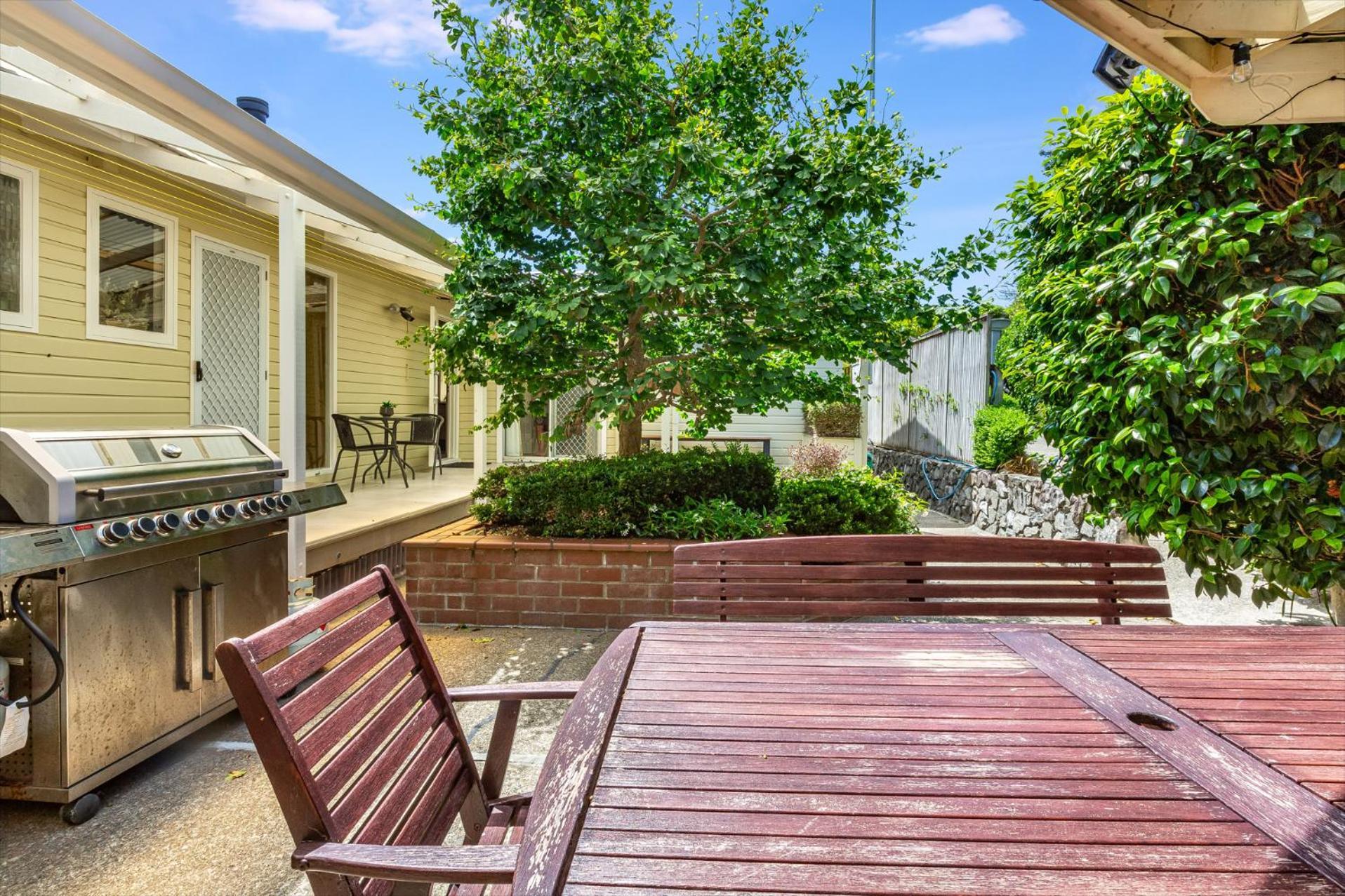 Retro 4 Bedroom Home, Warm And Welcoming, Quiet Location Porirua Exterior photo