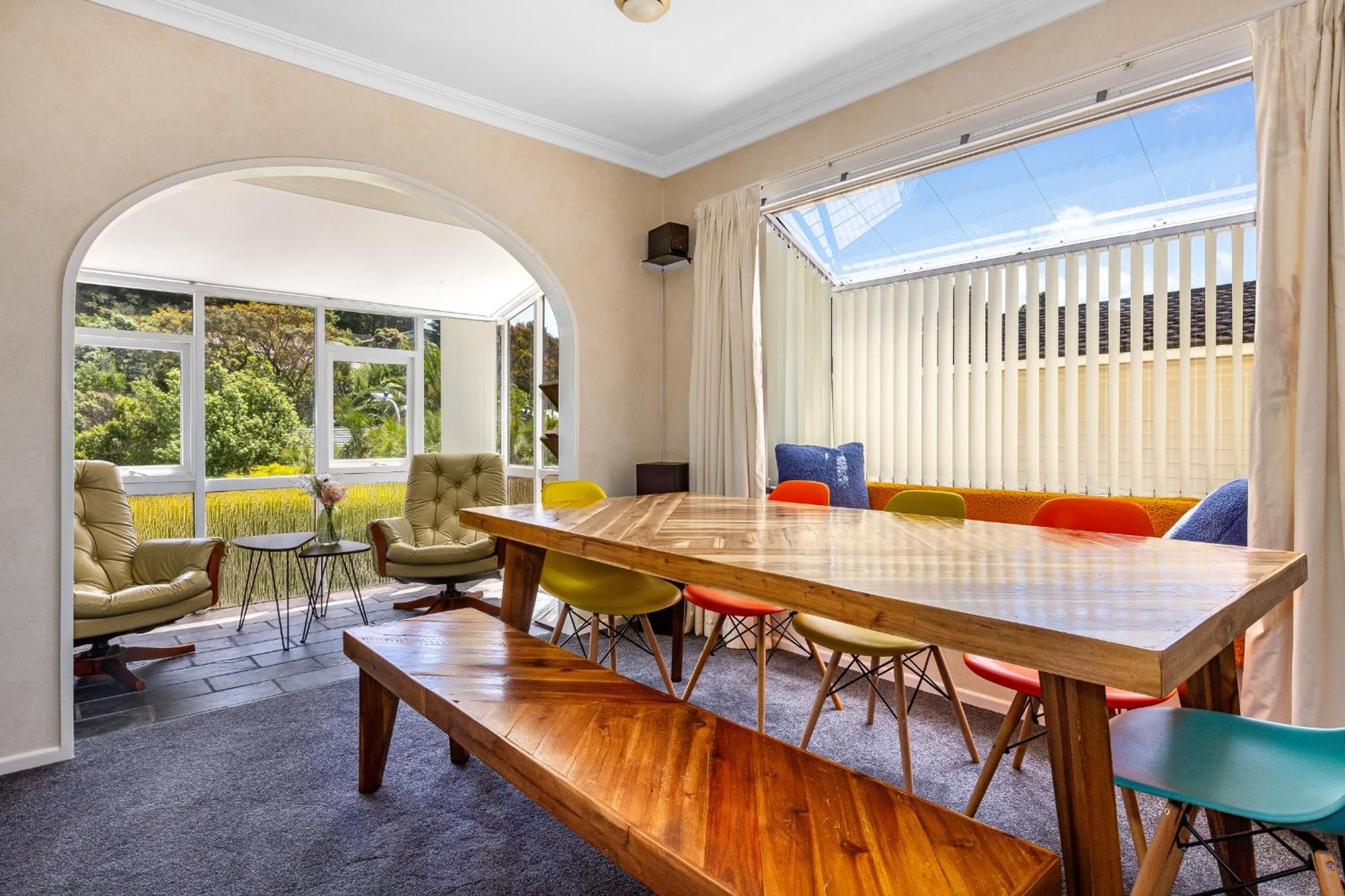 Retro 4 Bedroom Home, Warm And Welcoming, Quiet Location Porirua Exterior photo